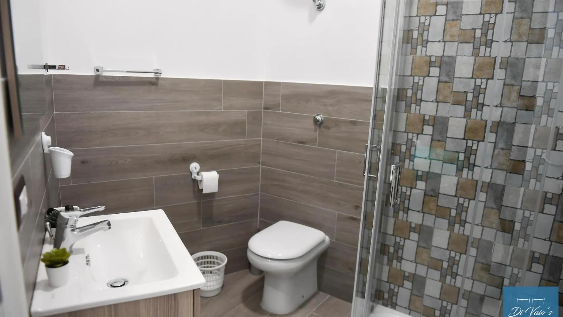 Guest house Di Vaio'S Apartments Naples Italy