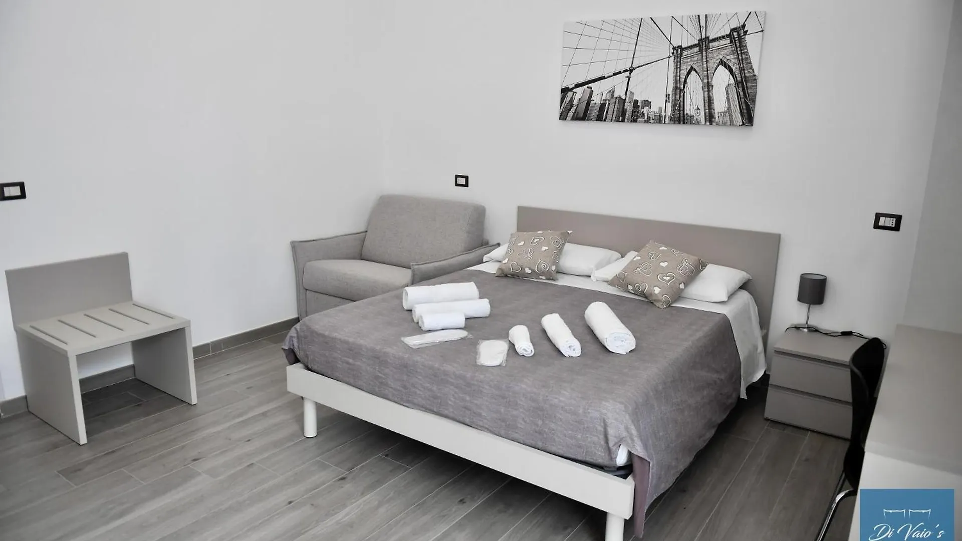Di Vaio'S Apartments Naples Guest house